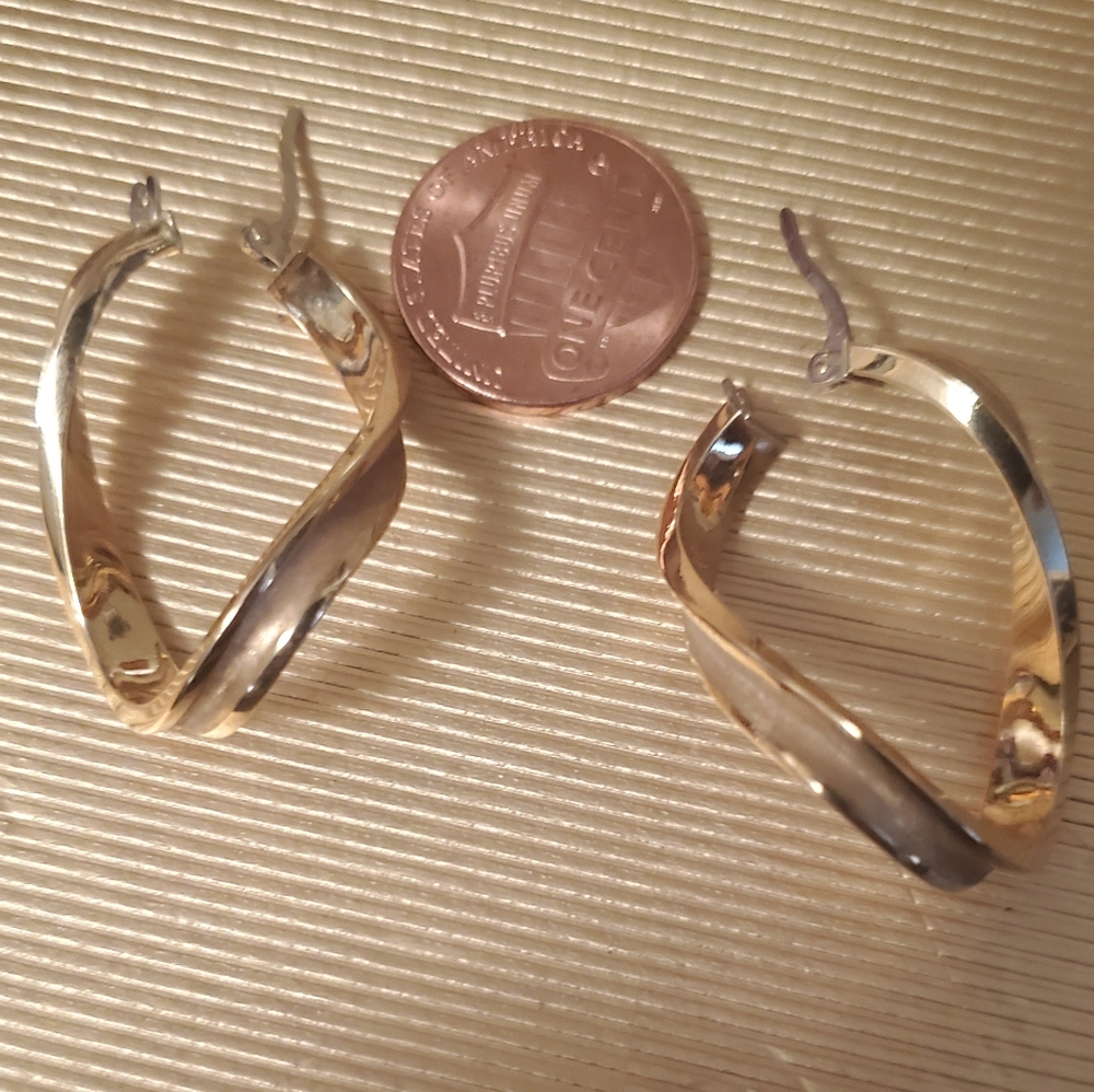 Vintage 10K gold Italy earrings